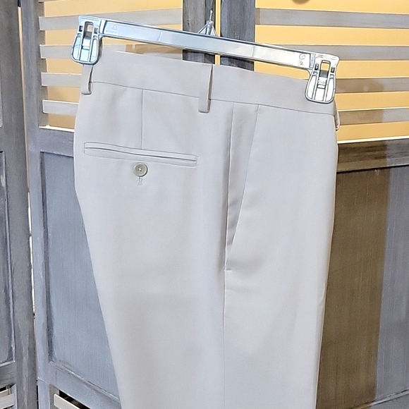 EUC  Men's Kenneth Cole Reaction Stone/Light Oatmeal  Dress pants  30 x 32 - Picture 5 of 8